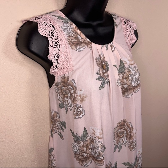 LARGE JUNIORS PINK FLORAL TOP CHARMED LACE ACCENT PASTEL - Picture 3 of 12